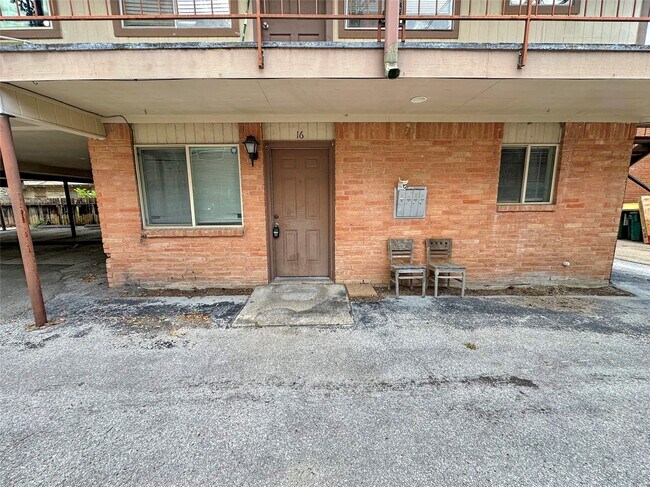 Building Photo - 1520 Yale St