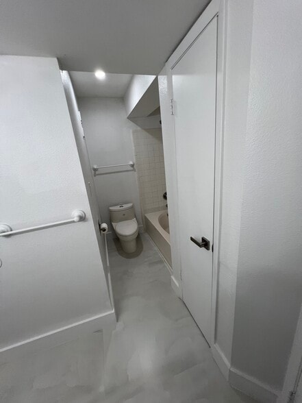 Building Photo - 10500 SW 155th Ct