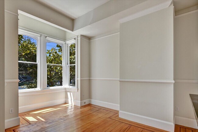 Building Photo - 656 Hayes St