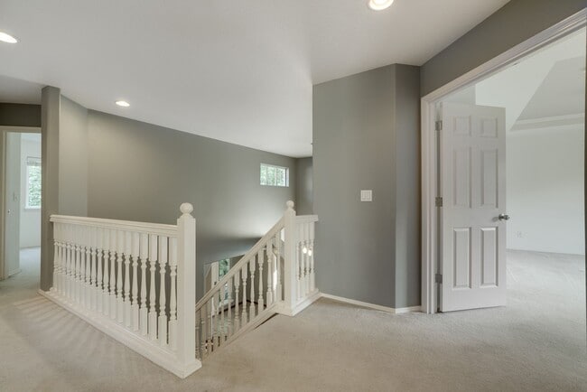Building Photo - Spacious 4BR / 3BA Home in Desirable Bethany Area