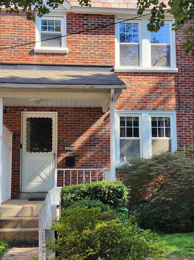 Primary Photo - 735 2nd St