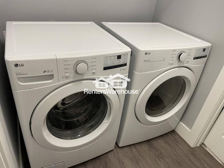 Building Photo - 4941 Field Crest Ln