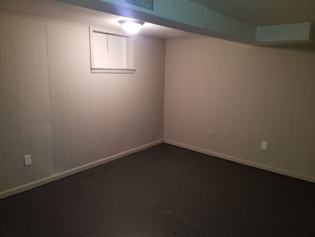 Building Photo - AVAILABLE NOW! Liberty Home 3 Bed 2 Bath 2...