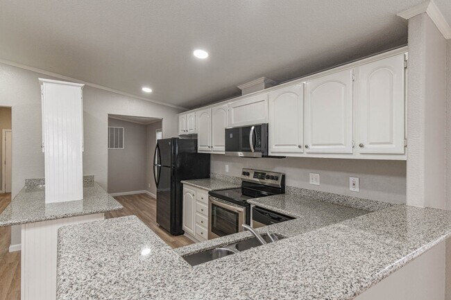 Building Photo - 10210 Berrypatch Ln
