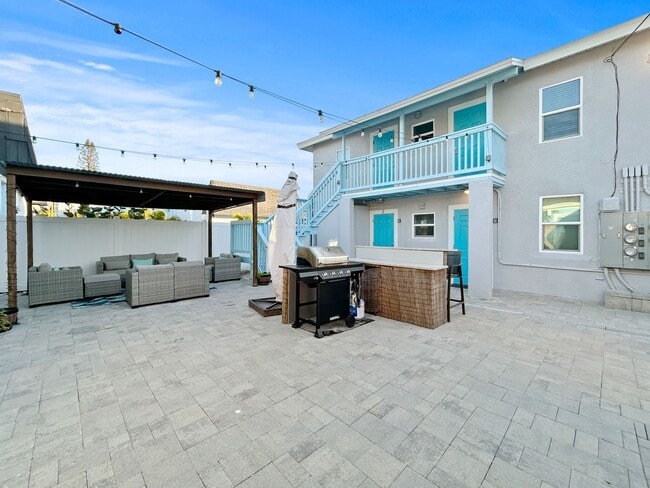 Building Photo - 14135 Palm St