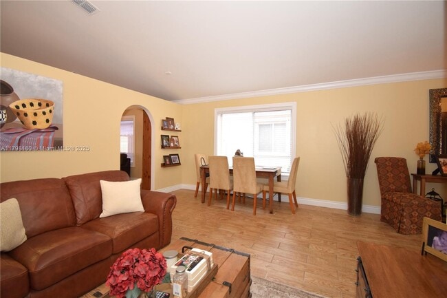Building Photo - 855 San Remo Dr