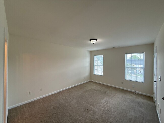 Building Photo - Oakstone