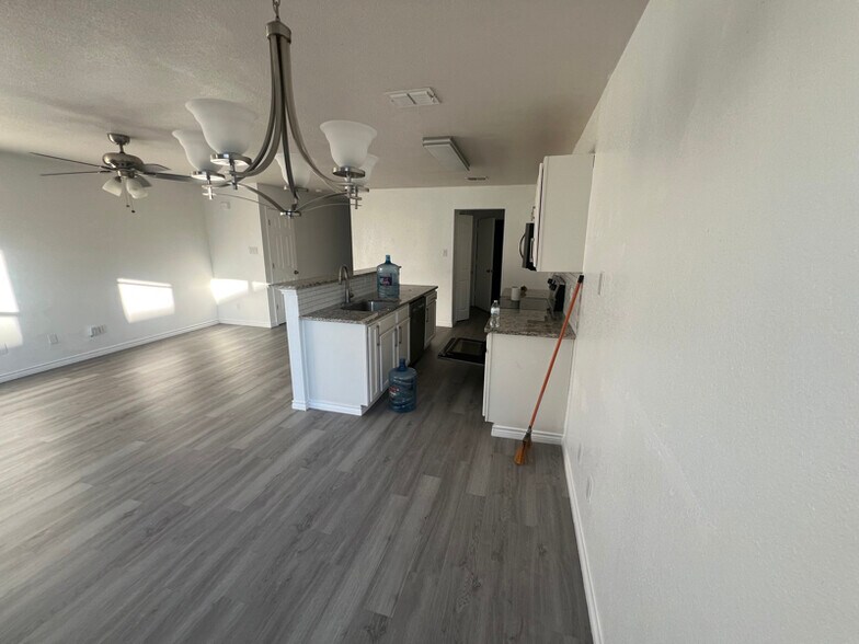 Building Photo - 10636 Wild Oak Dr