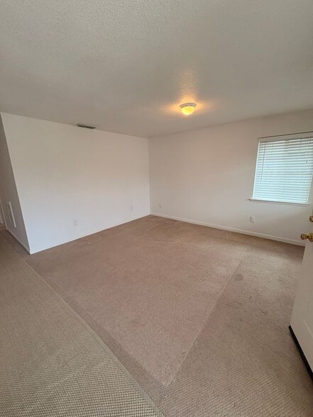 Building Photo - 4810 Kenmar Rd