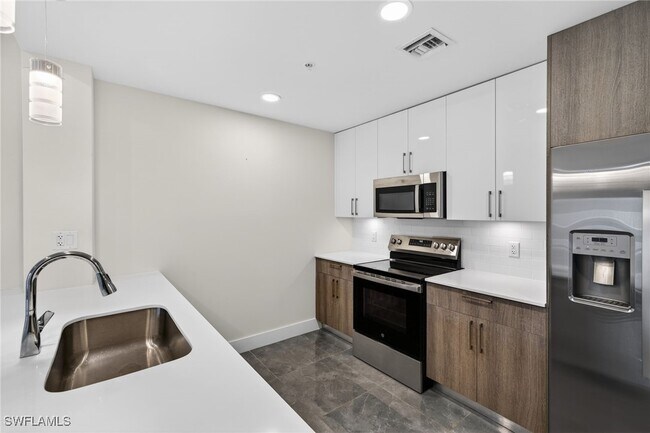 Building Photo - 26610 Rosewood Pointe Dr