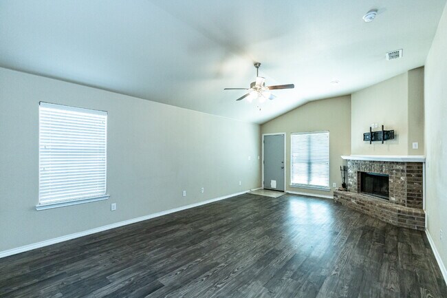 Building Photo - Relax on this front porch!