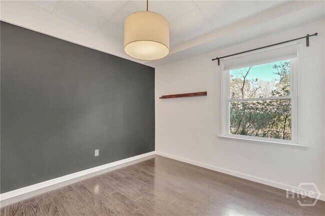 Building Photo - 2337 Shirley Dr