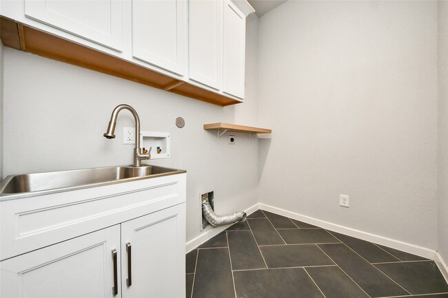 Building Photo - 2901 Apple Rose Ln