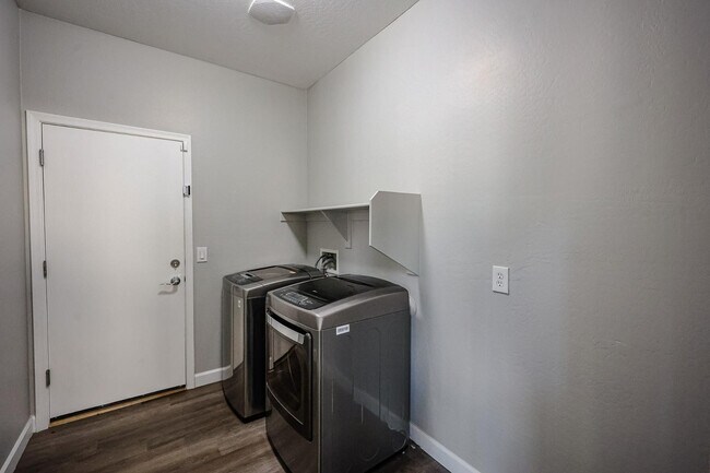 Building Photo - 16982 W Rio Vista Ln