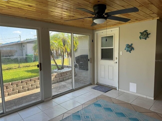 Building Photo - 2811 Poinciana Ct