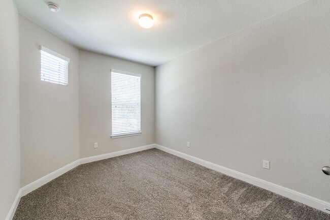 Building Photo - Waterford Park 3 Bed Single Story Home