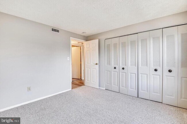 Building Photo - 3501 Wedgewood Ct