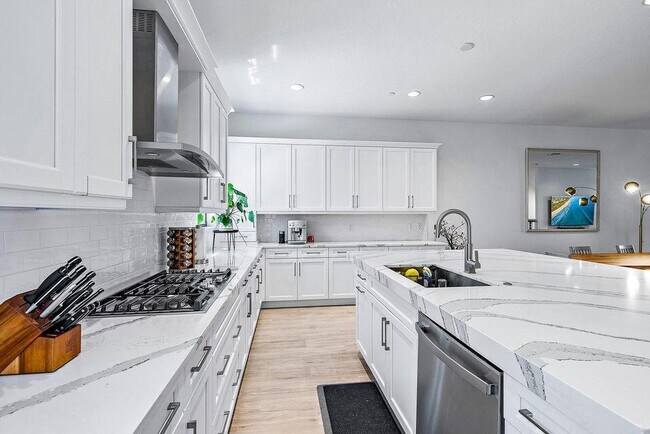 Building Photo - 5256 Beckman Ter