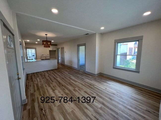 Building Photo - 610 N Stockton Ave