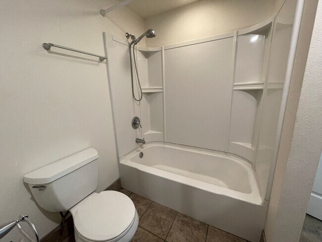 Building Photo - Lovely Lake Oswego Home with Attached Gara...