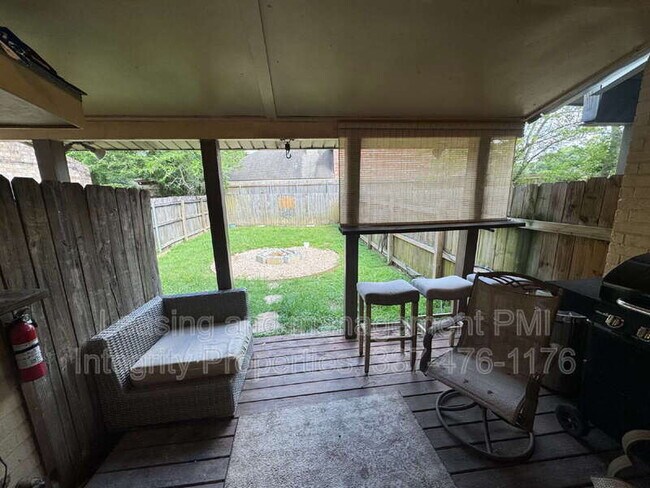 Building Photo - 2343 Robley Dr