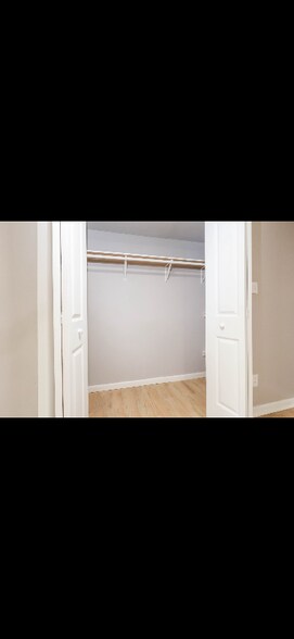 Building Photo - 225 Willow Lake Ln