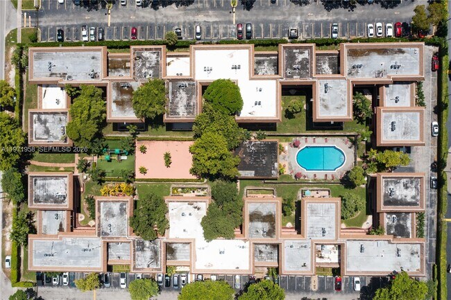 Building Photo - 8650 SW 109th Ave