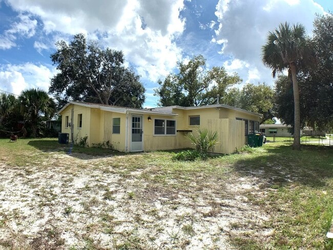 Building Photo - 1877 Baylor Ct