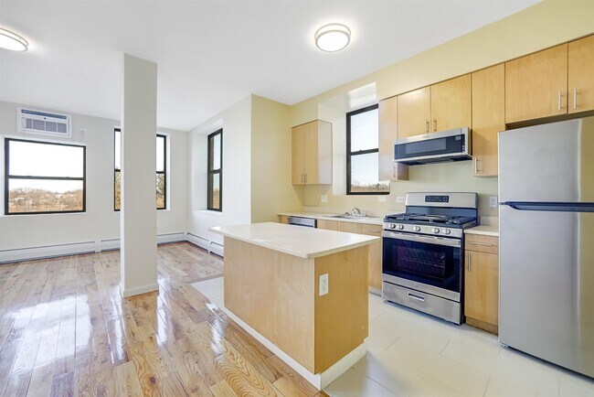 Building Photo - 520 Belleville Ave