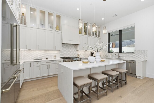 Building Photo - 13034 Memorial Dr