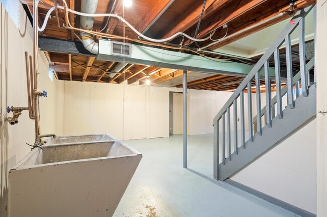 Building Photo - 17133 Delaware Ave