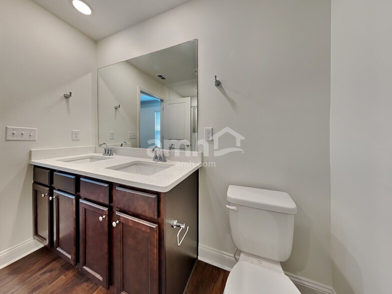 Building Photo - 531 Onate Cir