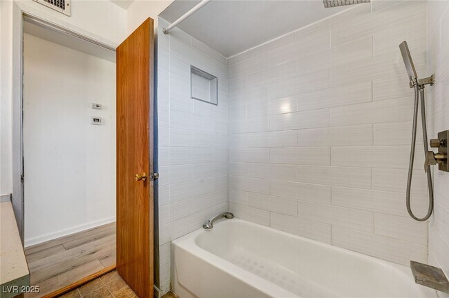 Building Photo - 1516 Inverness Ave