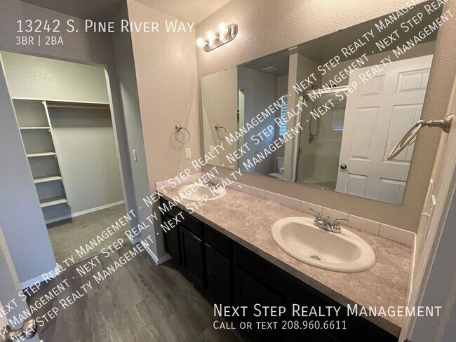 Building Photo - 13242 S Pine River Way