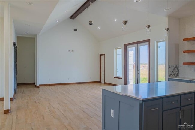 Building Photo - 10 N J Hernandez St