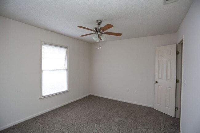 Building Photo - 140 Lanier Dr
