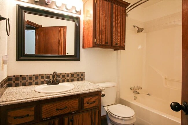 Building Photo - 13000 S Robinson Ave