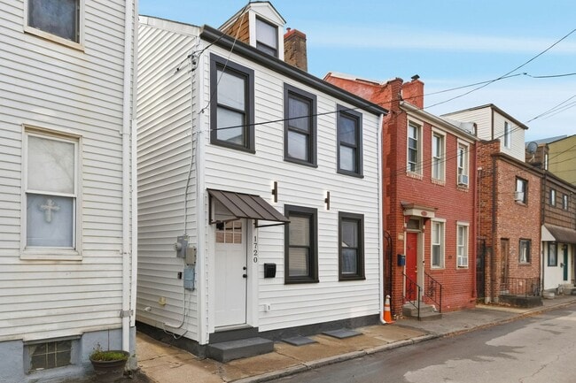 Building Photo - Brand New 3 bed, 2 bath Remodel located in the South Side Flats