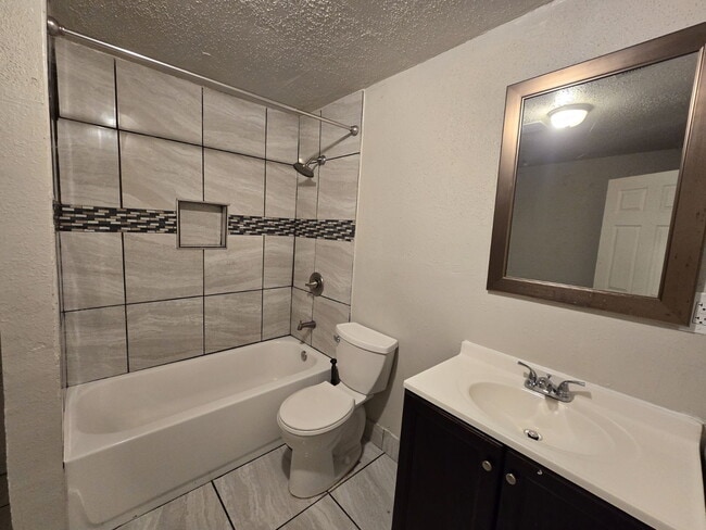 Building Photo - 507 St Robert Dr