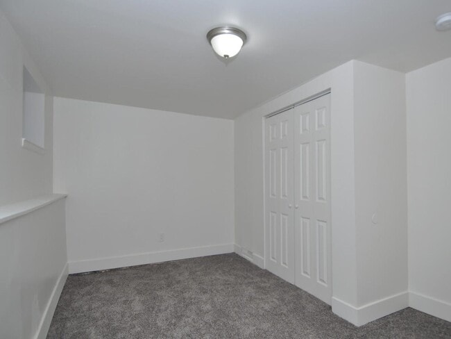 Building Photo - 3 Bedroom House with 2 Car Garage/Workshop