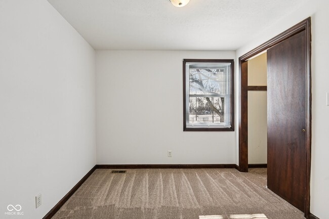 Building Photo - 218 W Main St