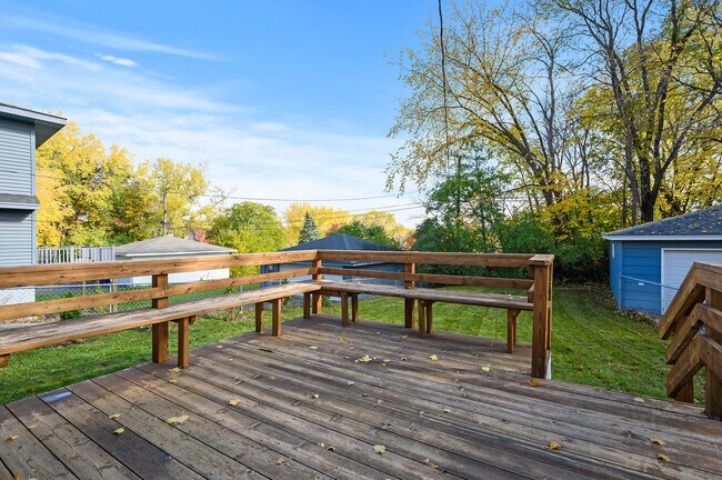 Building Photo - 1524 Aquila Ave N