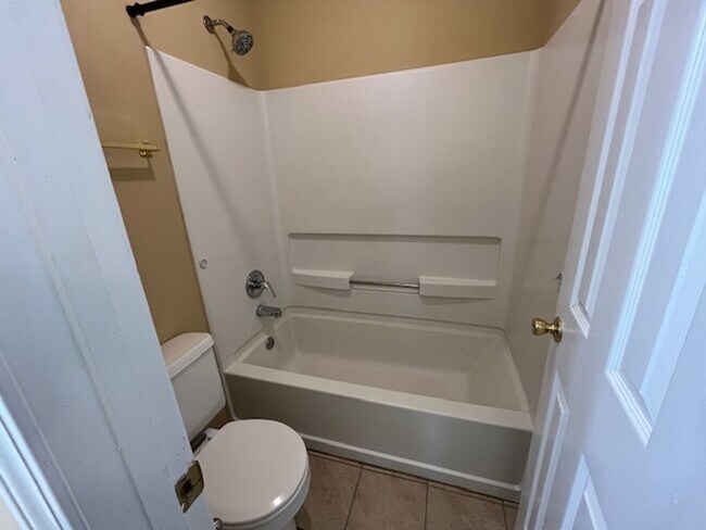 Building Photo - Renovated 3 Bedroom 2 Bath Home with 2 Car Garage for Rent!!