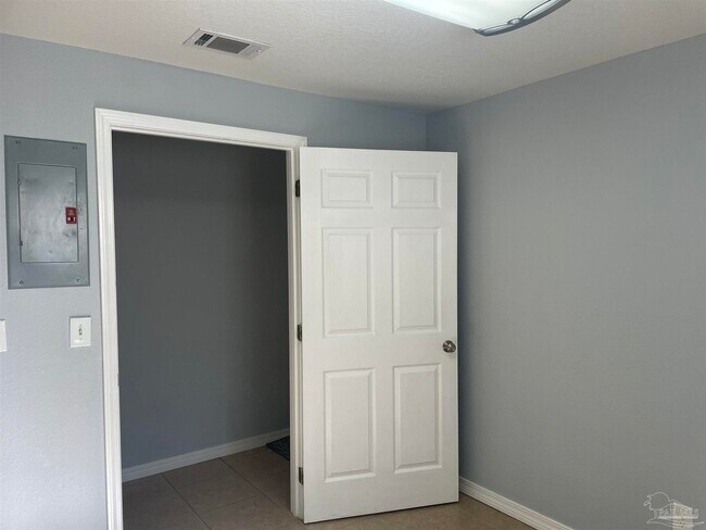 Building Photo - 5067 Serry Ln