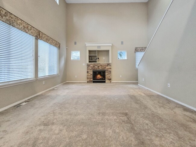 Building Photo - 2-Story modern home in Silver Firs. Large outdoor space!!!