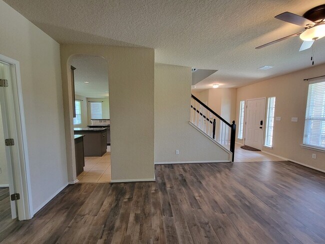 Building Photo - Charming 4 beds 2 baths in San Antonio!