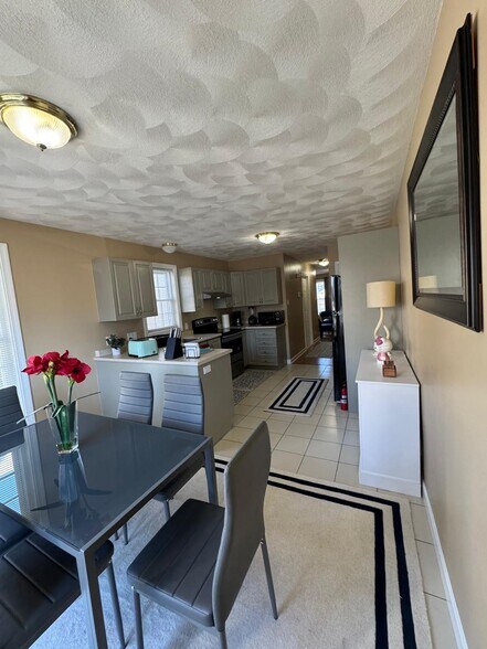 Building Photo - 31 Tapley Ave