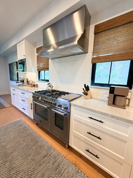 Building Photo - 1400 Manzanita Ln