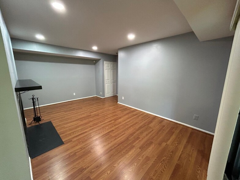 Building Photo - 6001 Majors Ln