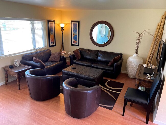 Building Photo - Charming Updated South O  BEACH HOUSE, Hug...